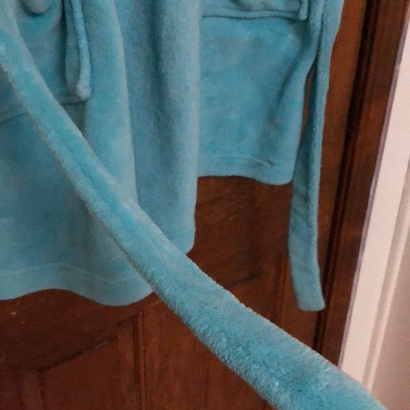 Robe - Picture 4 of 4